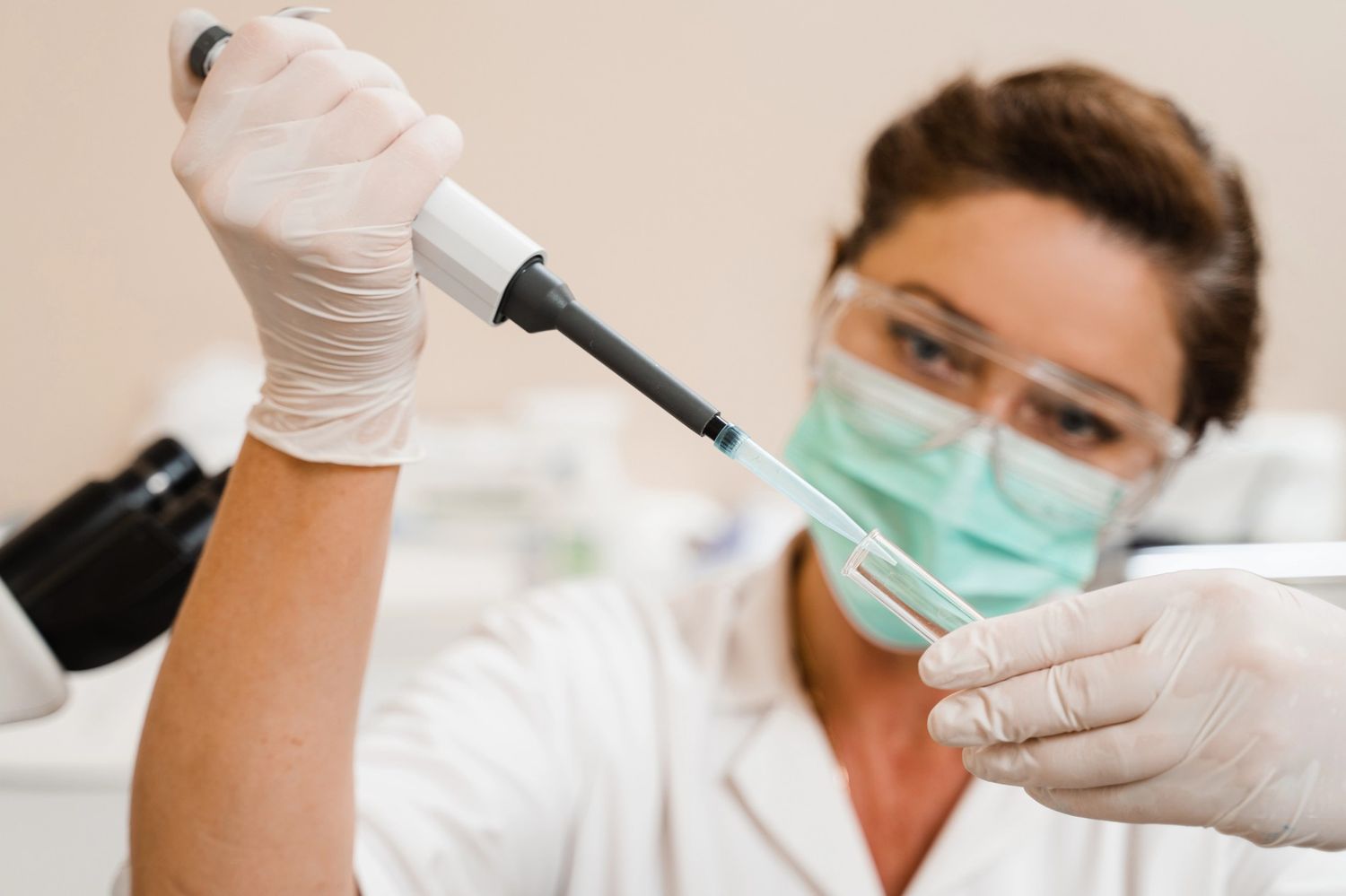 Expert technician conducting cheap STD testing Houston residents rely on for fast and accurate medical results.